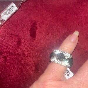 New black n white Austrian crystal silver allow ring